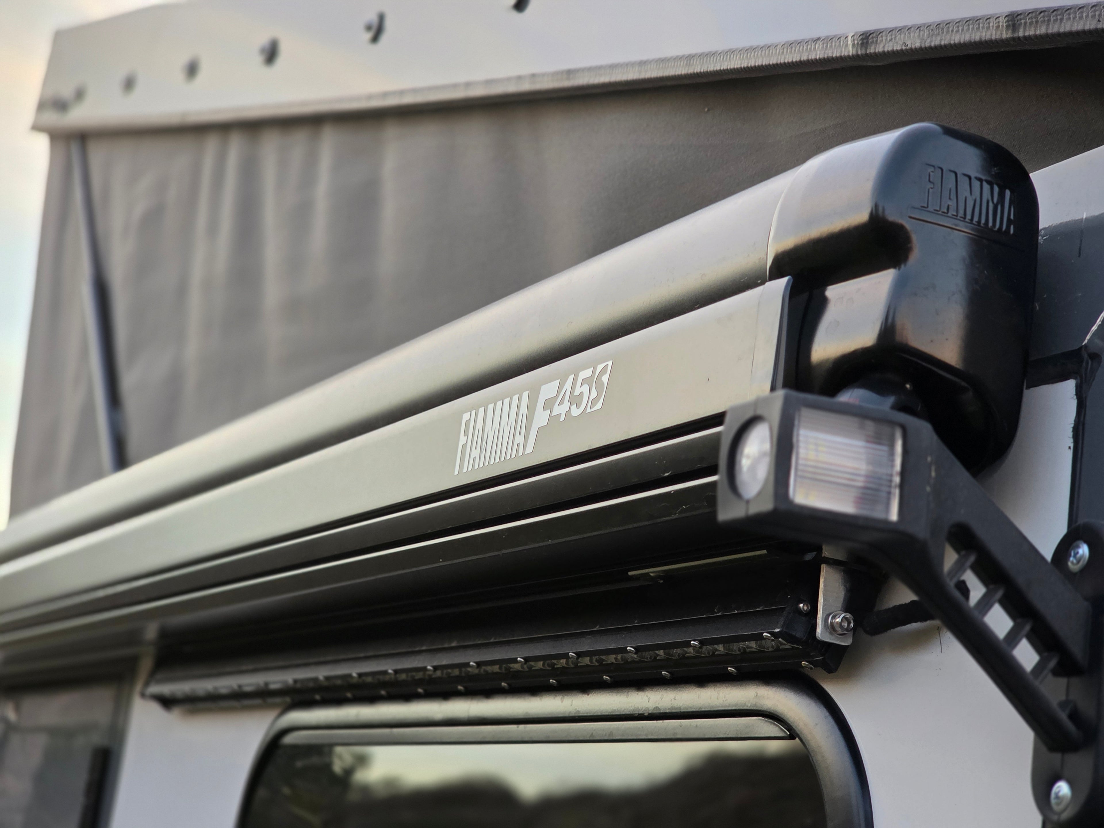 Toyota Hilux Camper off-road 2016 Ducha