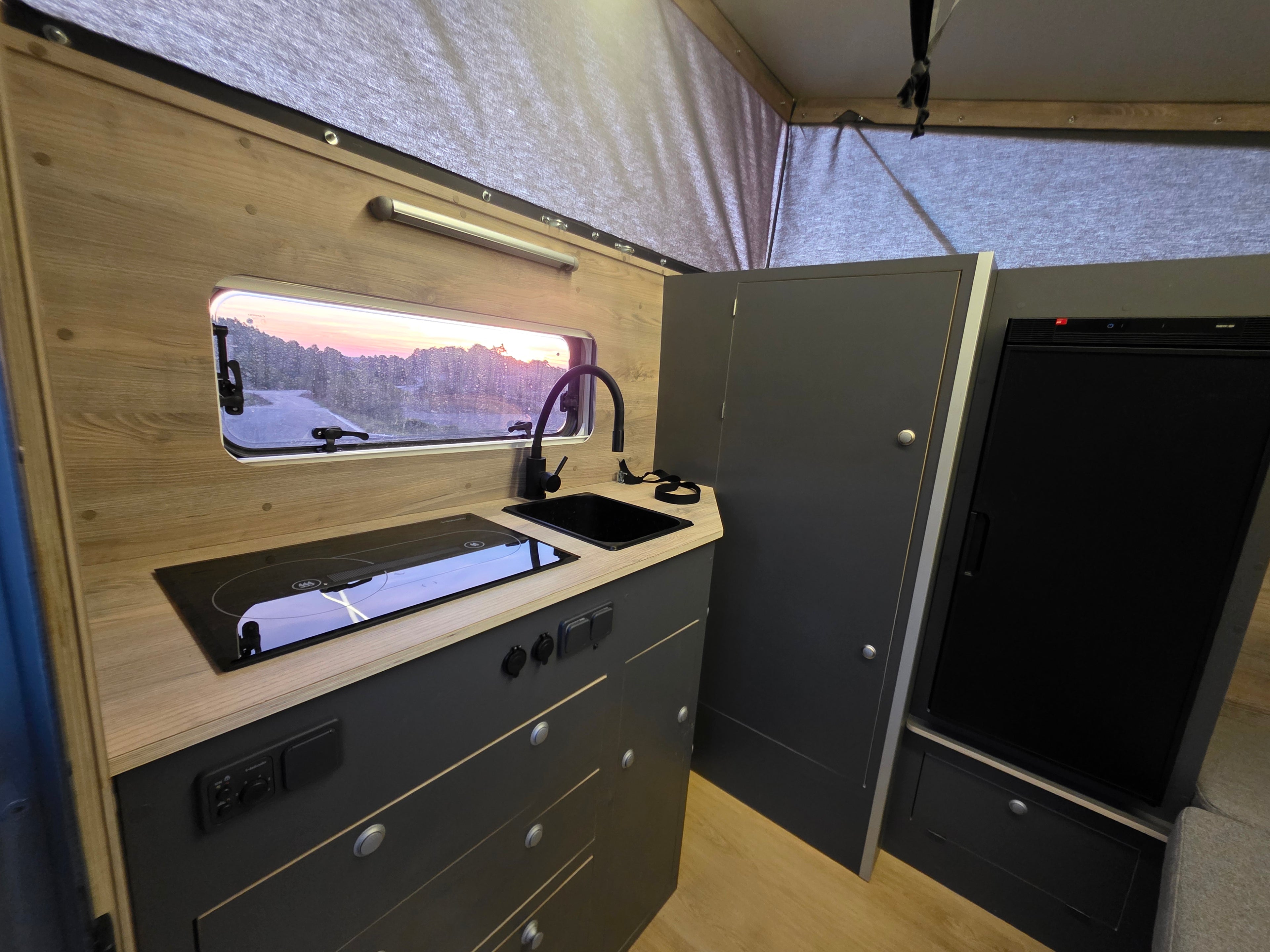 Toyota Hilux Camper off-road 2016 Ducha