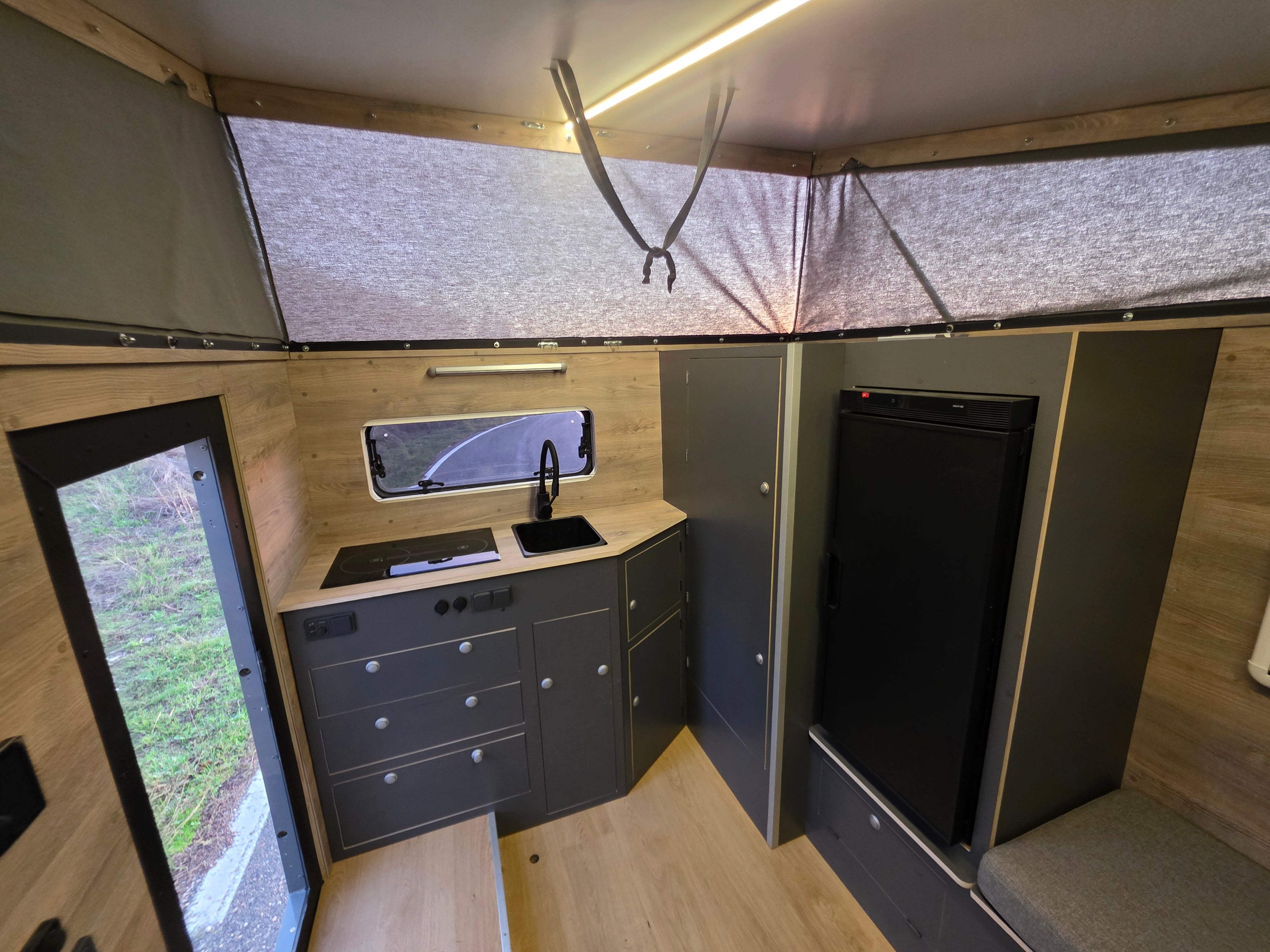 Toyota Hilux Camper off-road 2016 Ducha