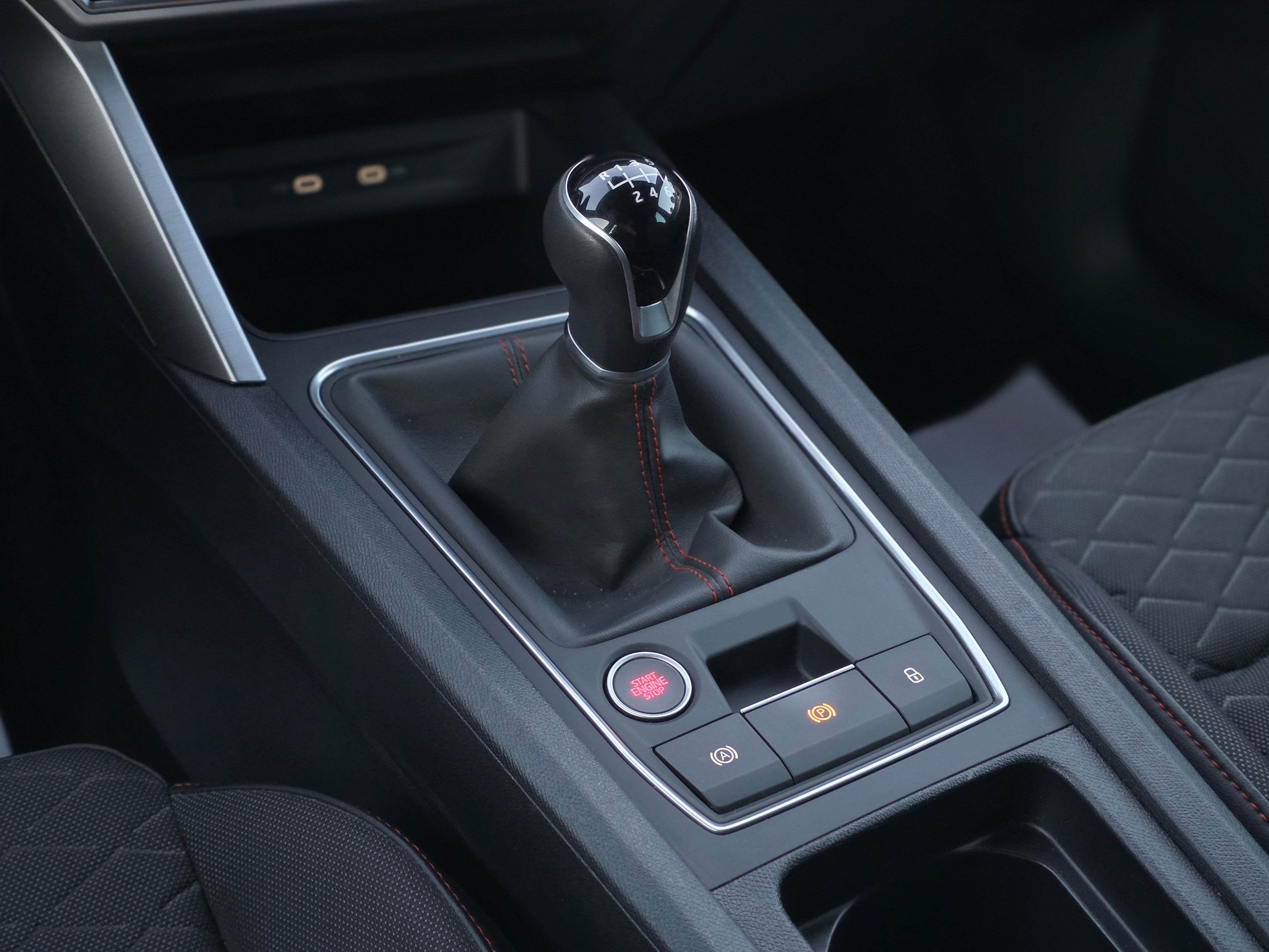 SEAT Leon 2024 FR · 1.0 TSI · Nacional