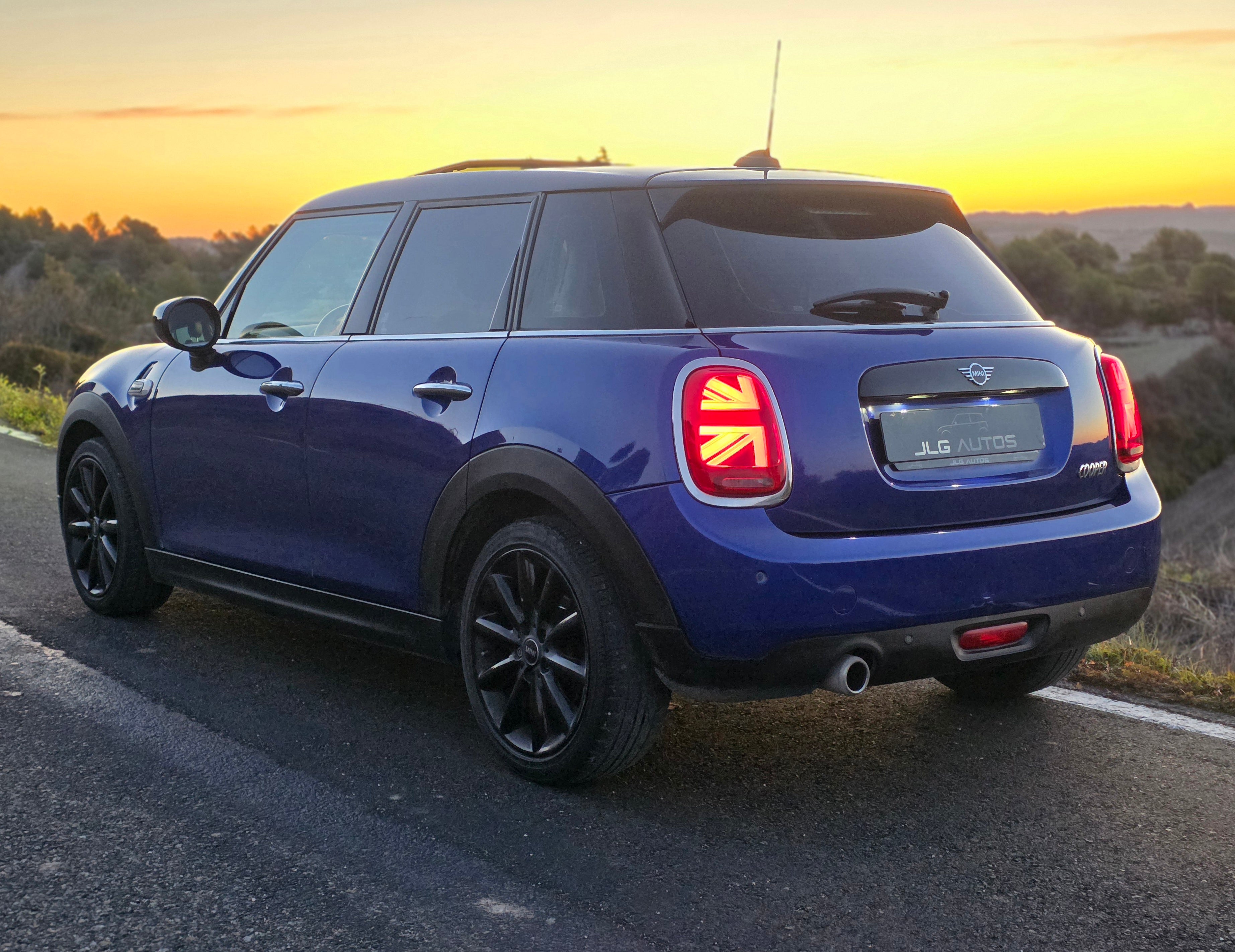 MINI Cooper 5p • 136CV • Panorámico • LED