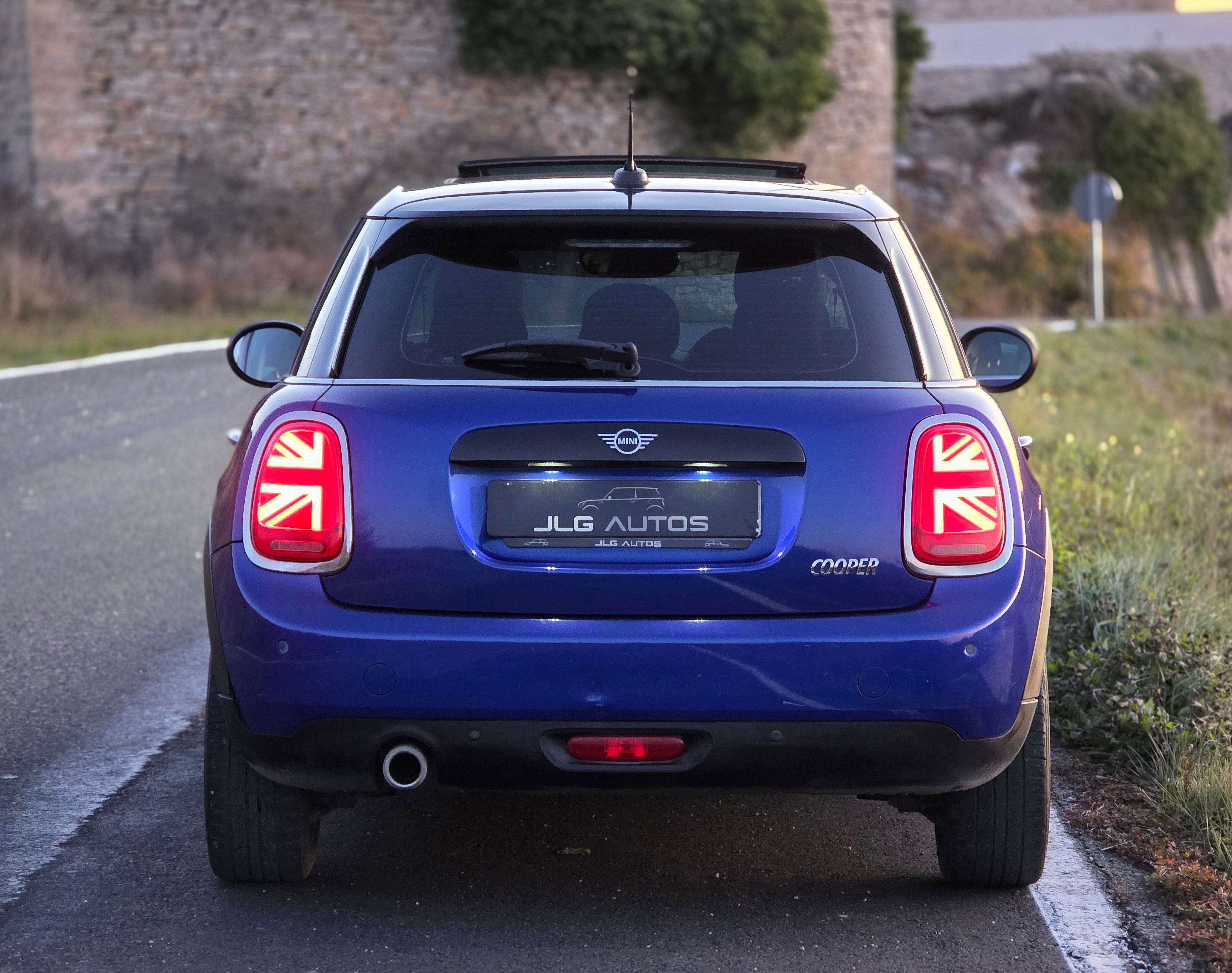 MINI Cooper 5p • 136CV • Panorámico • LED