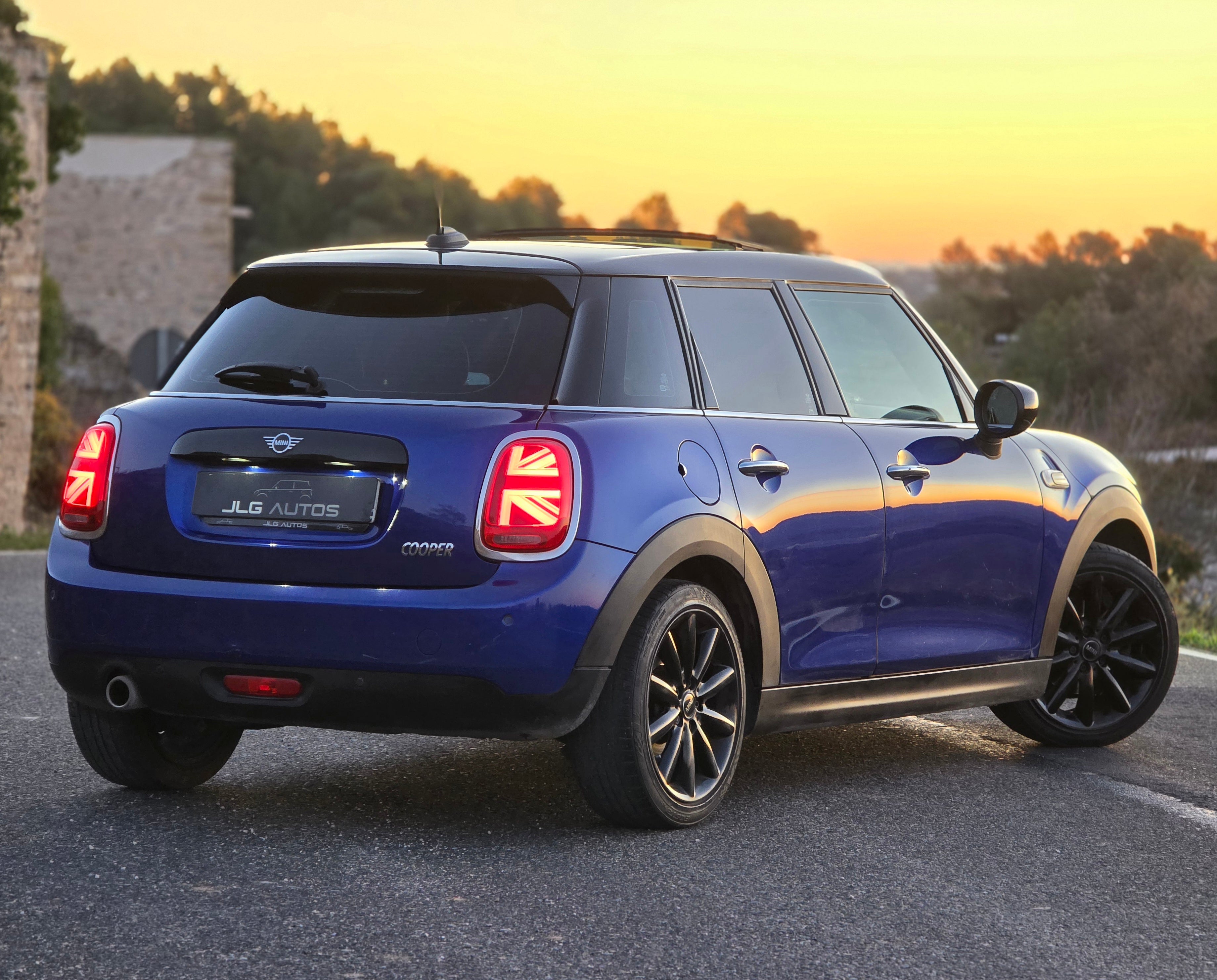 MINI Cooper 5p • 136CV • Panorámico • LED