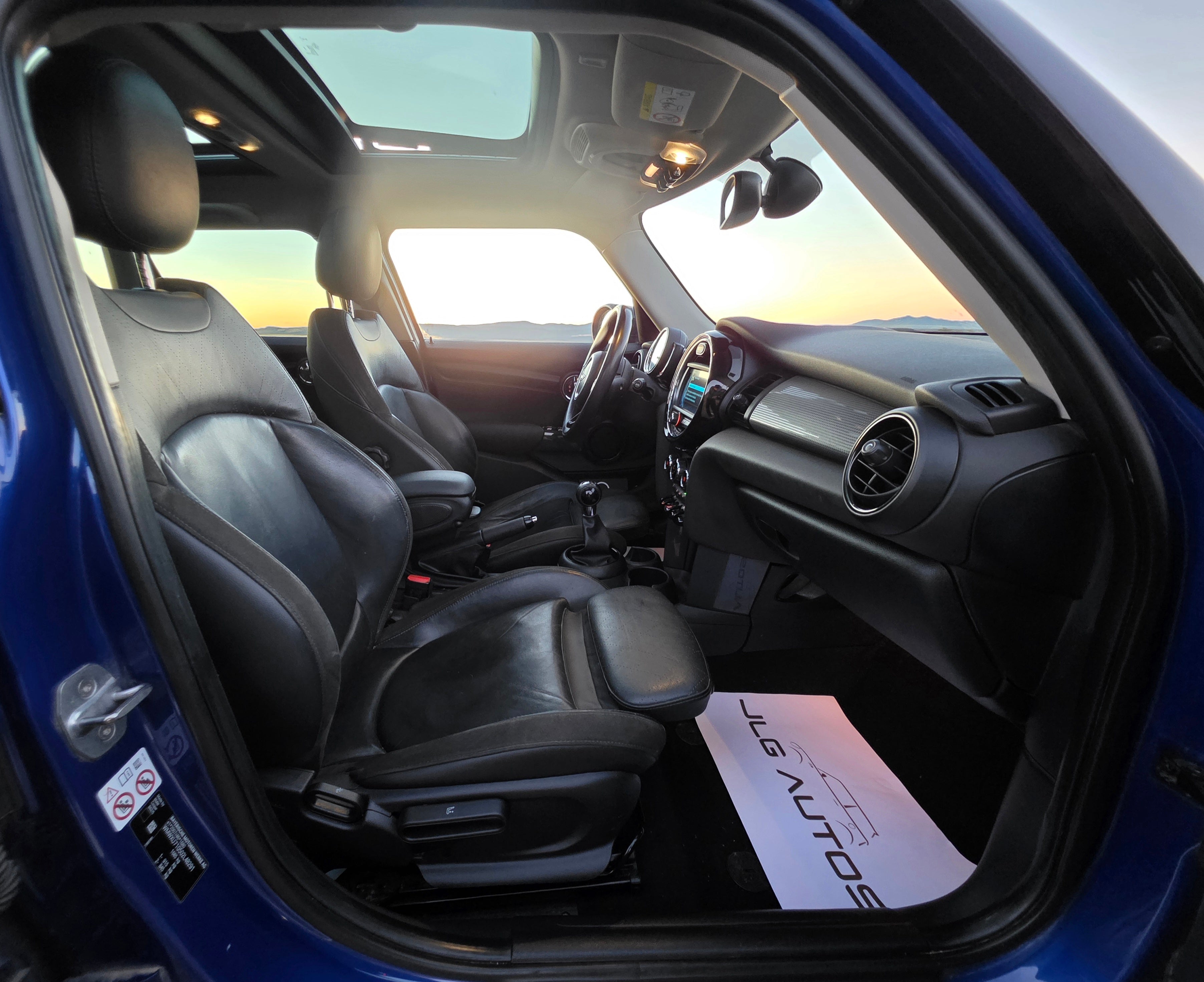 MINI Cooper 5p • 136CV • Panorámico • LED