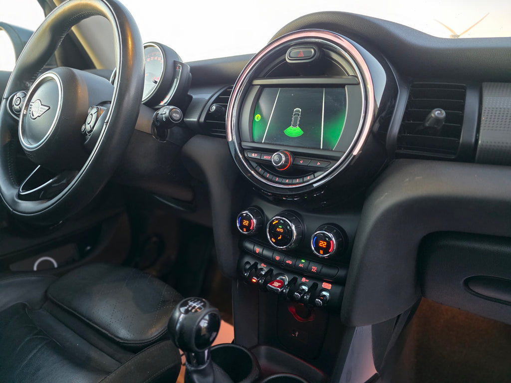 MINI Cooper 5p • 136CV • Panorámico • LED