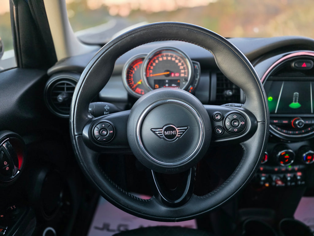 MINI Cooper 5p • 136CV • Panorámico • LED