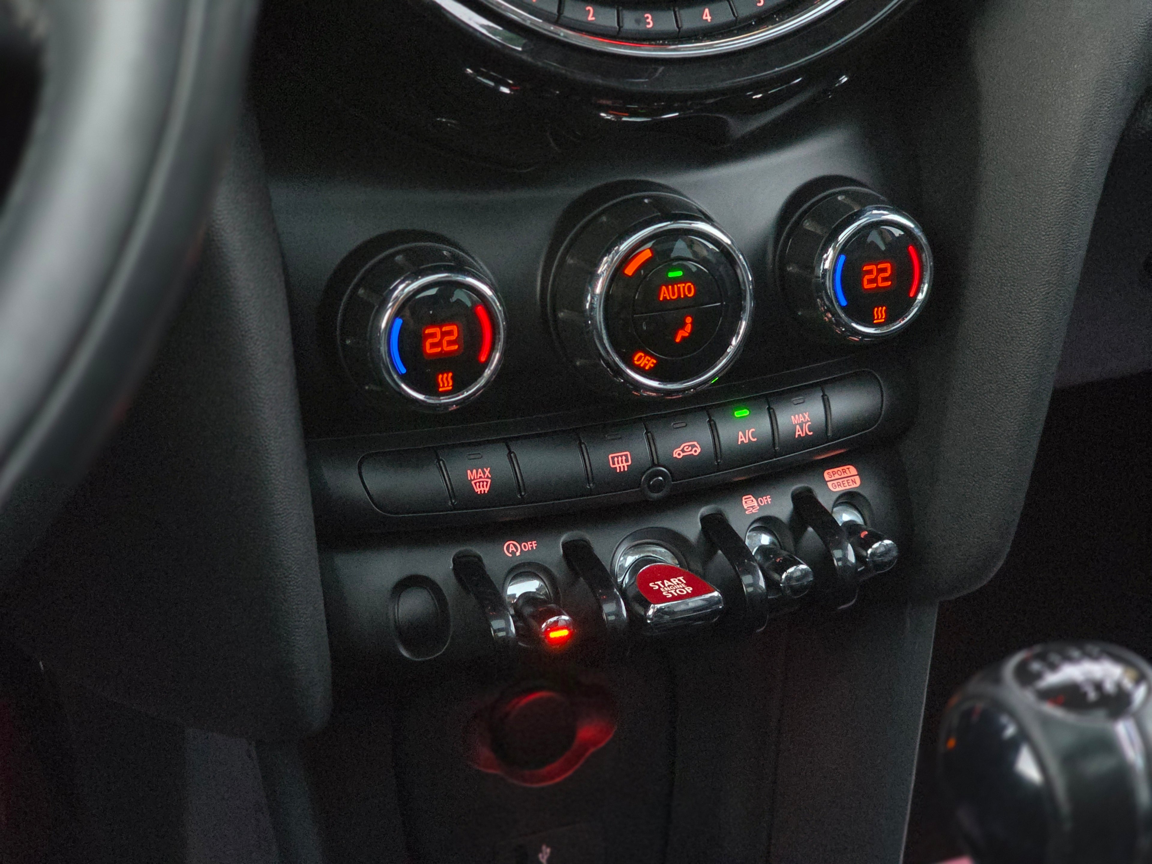 MINI Cooper 5p • 136CV • Panorámico • LED