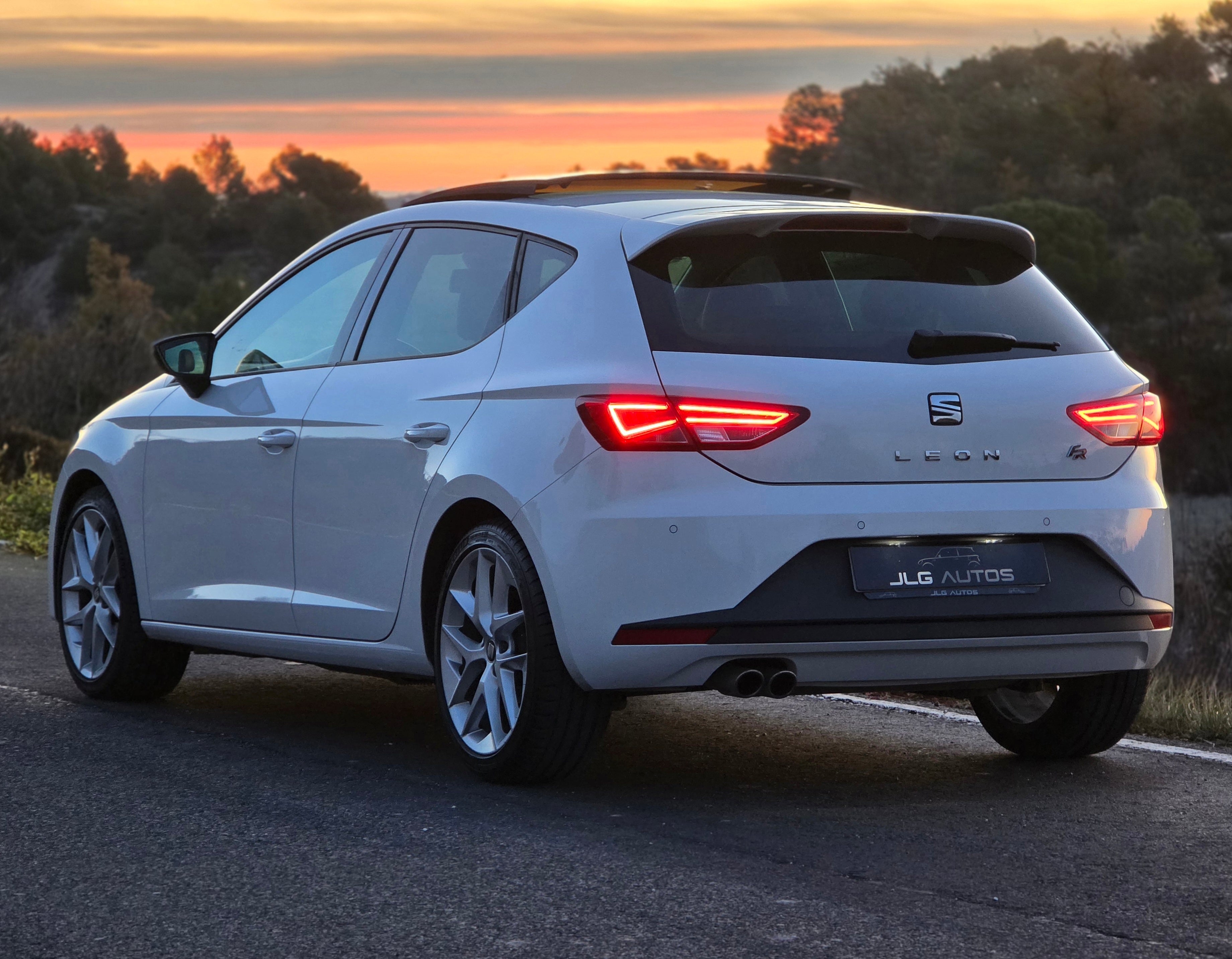 SEAT León 2.0 TDI DSG · Full LED · Techo Solar · 2015