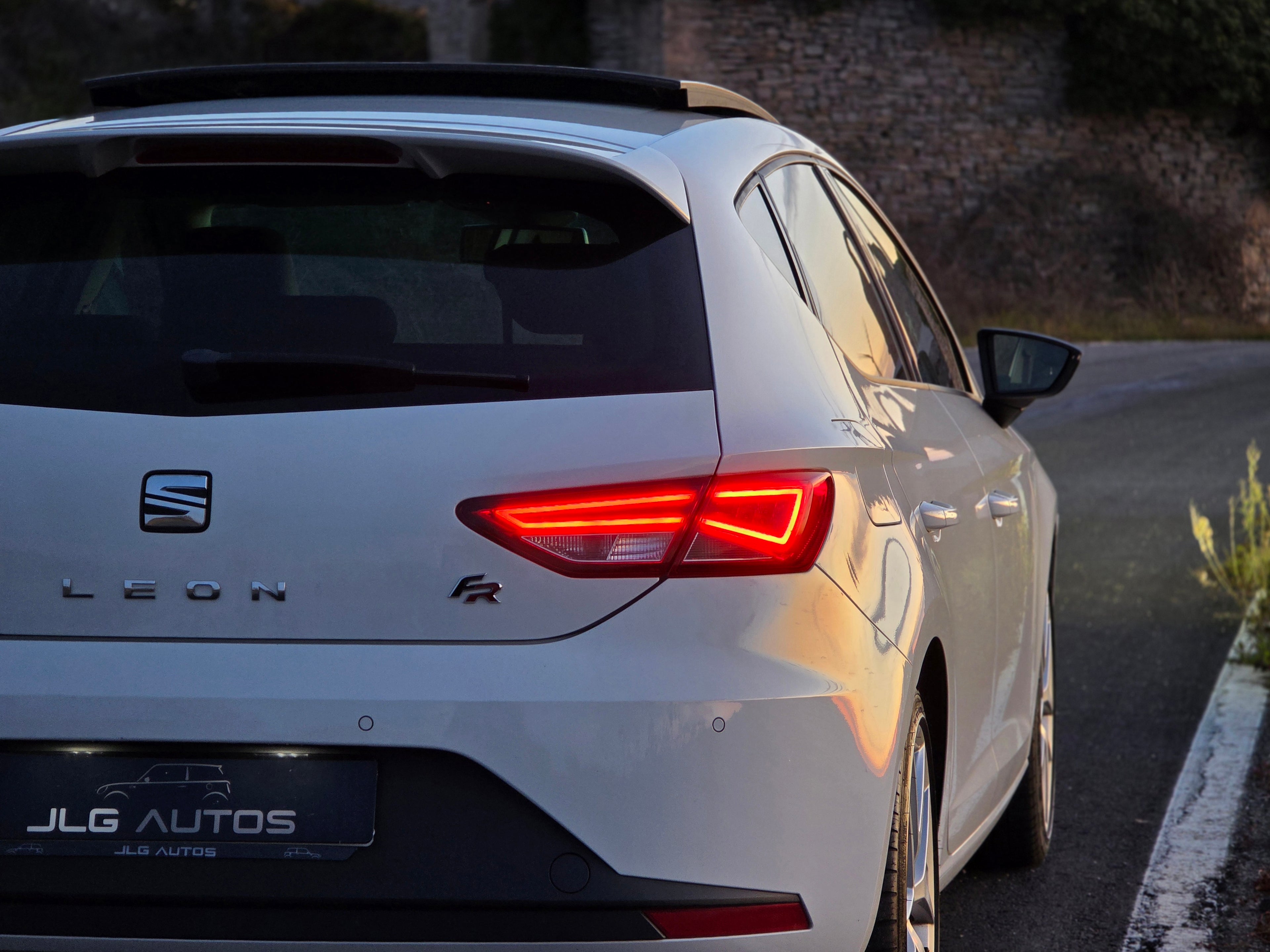 SEAT León 2.0 TDI DSG · Full LED · Techo Solar · 2015