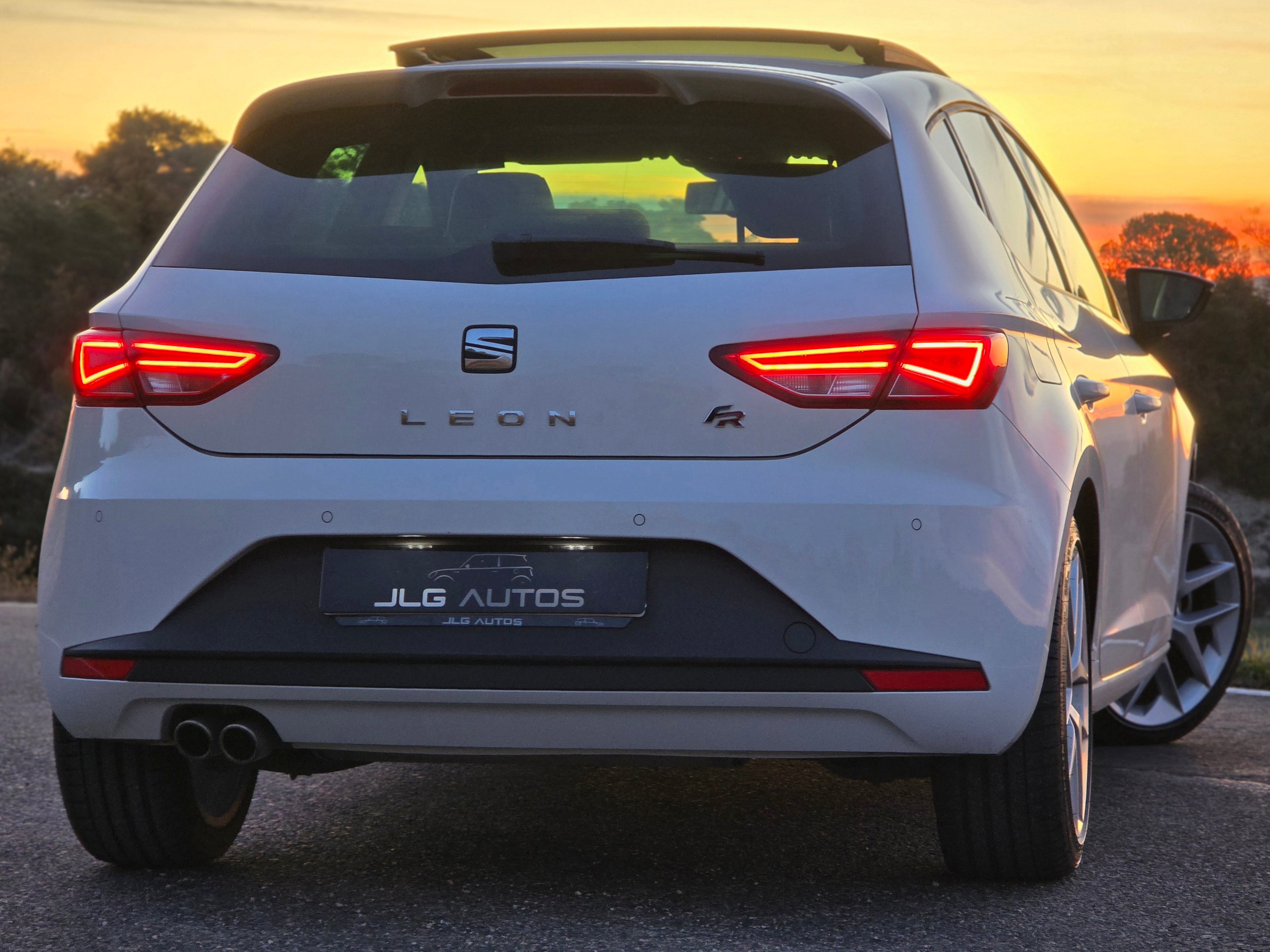 SEAT León 2.0 TDI DSG · Full LED · Techo Solar · 2015