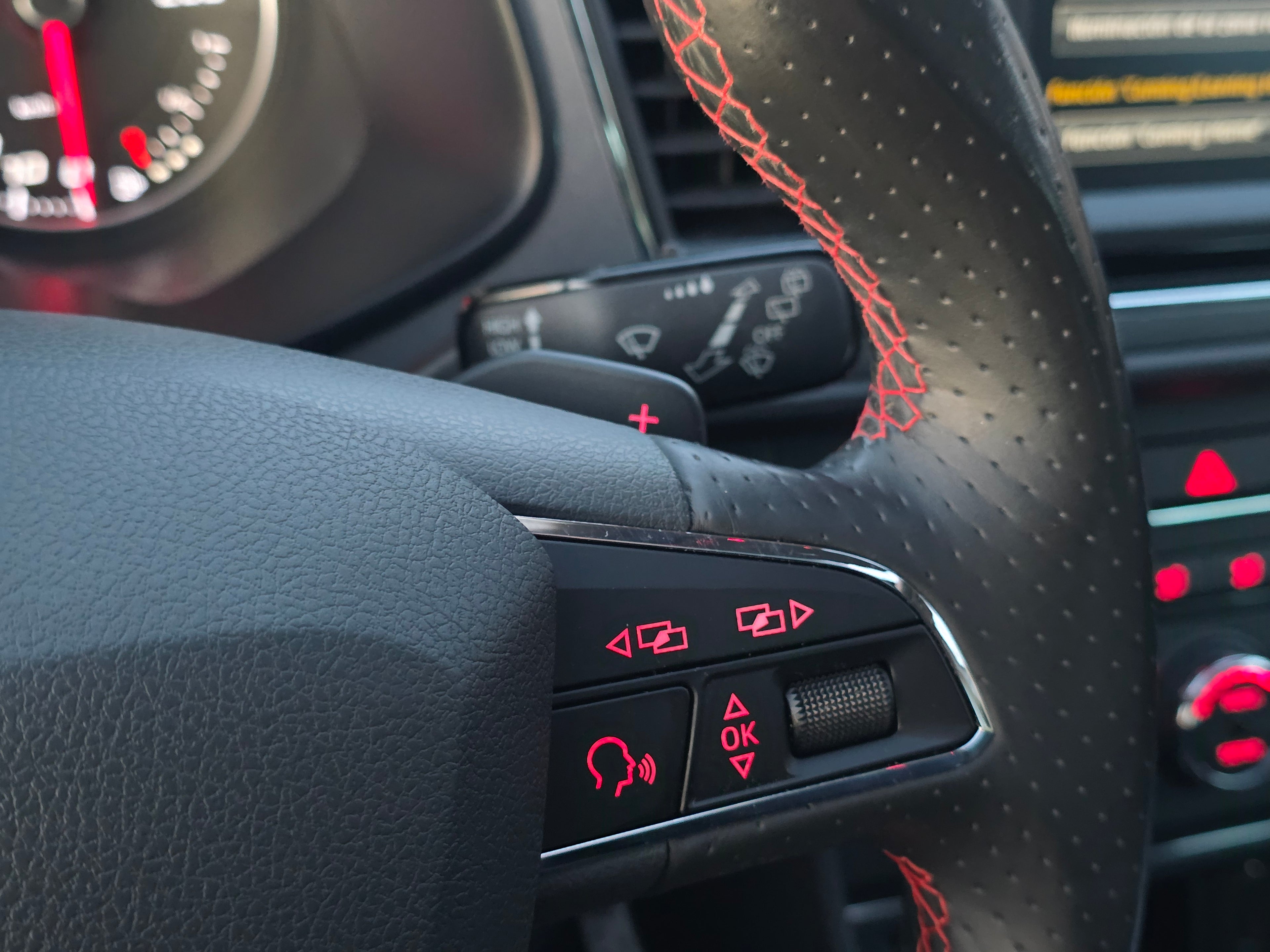 SEAT León 2.0 TDI DSG · Full LED · Techo Solar · 2015