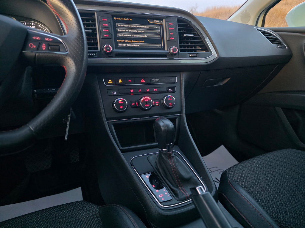 SEAT León 2.0 TDI DSG · Full LED · Techo Solar · 2015