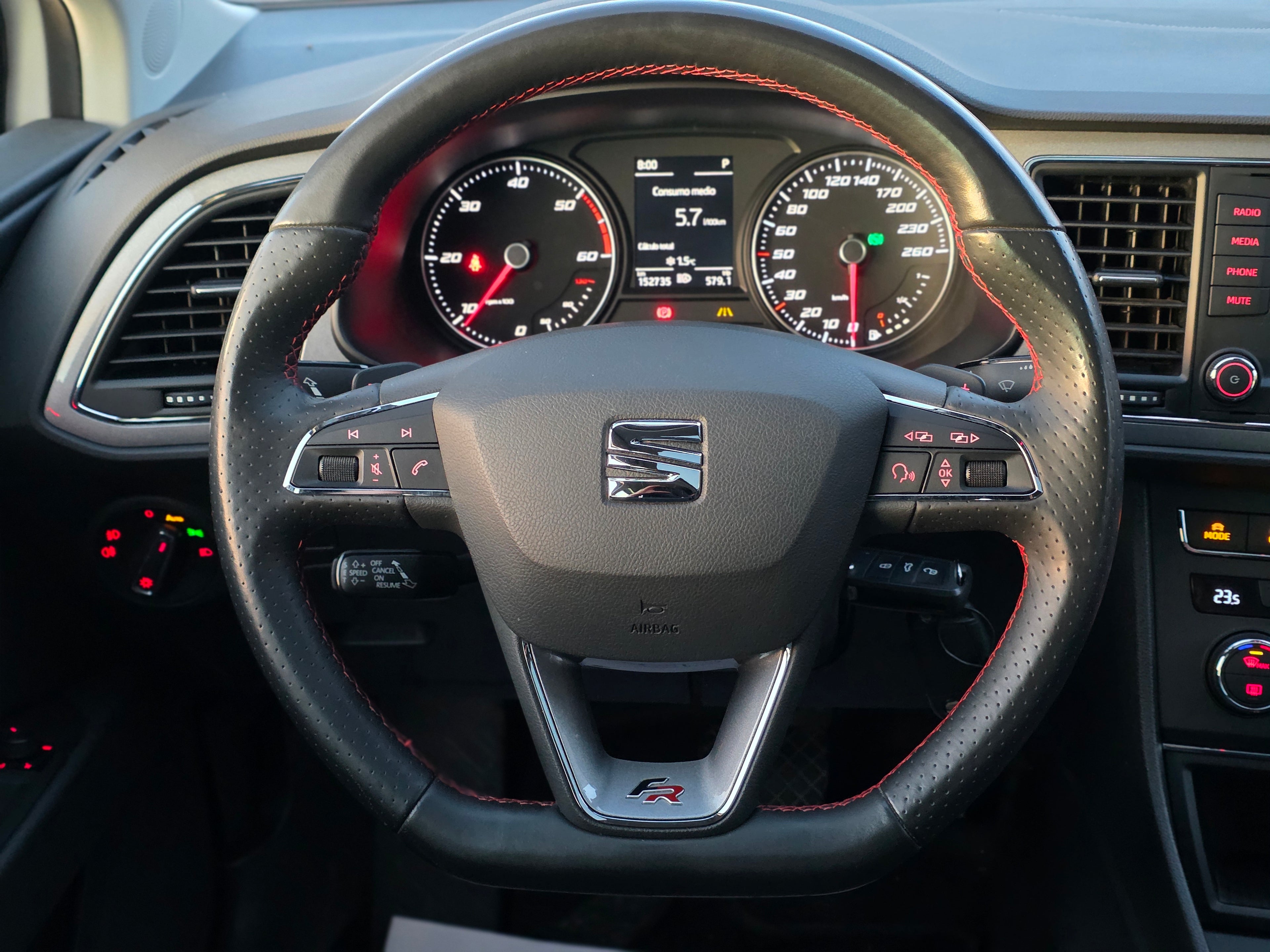 SEAT León 2.0 TDI DSG · Full LED · Techo Solar · 2015