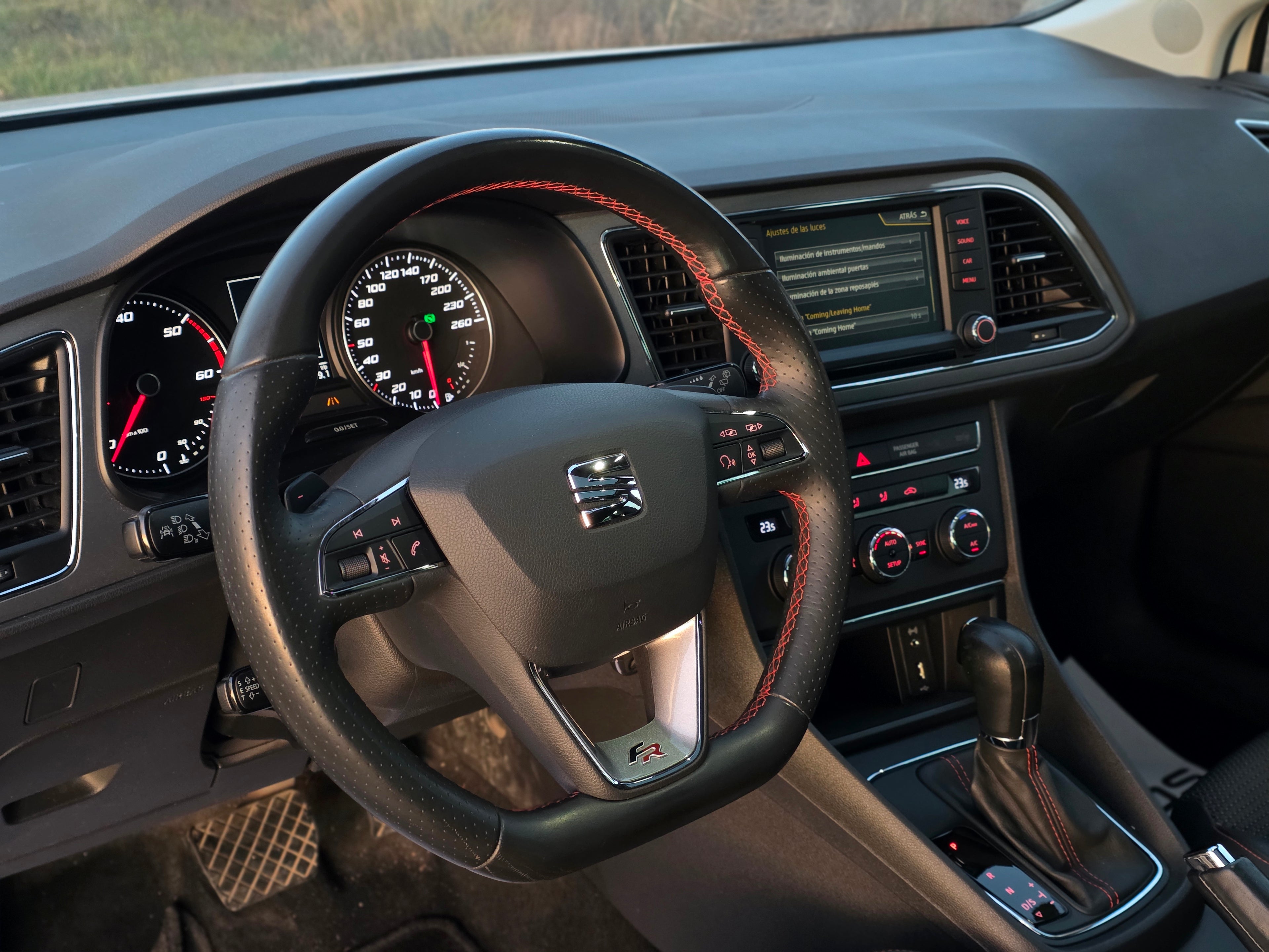 SEAT León 2.0 TDI DSG · Full LED · Techo Solar · 2015