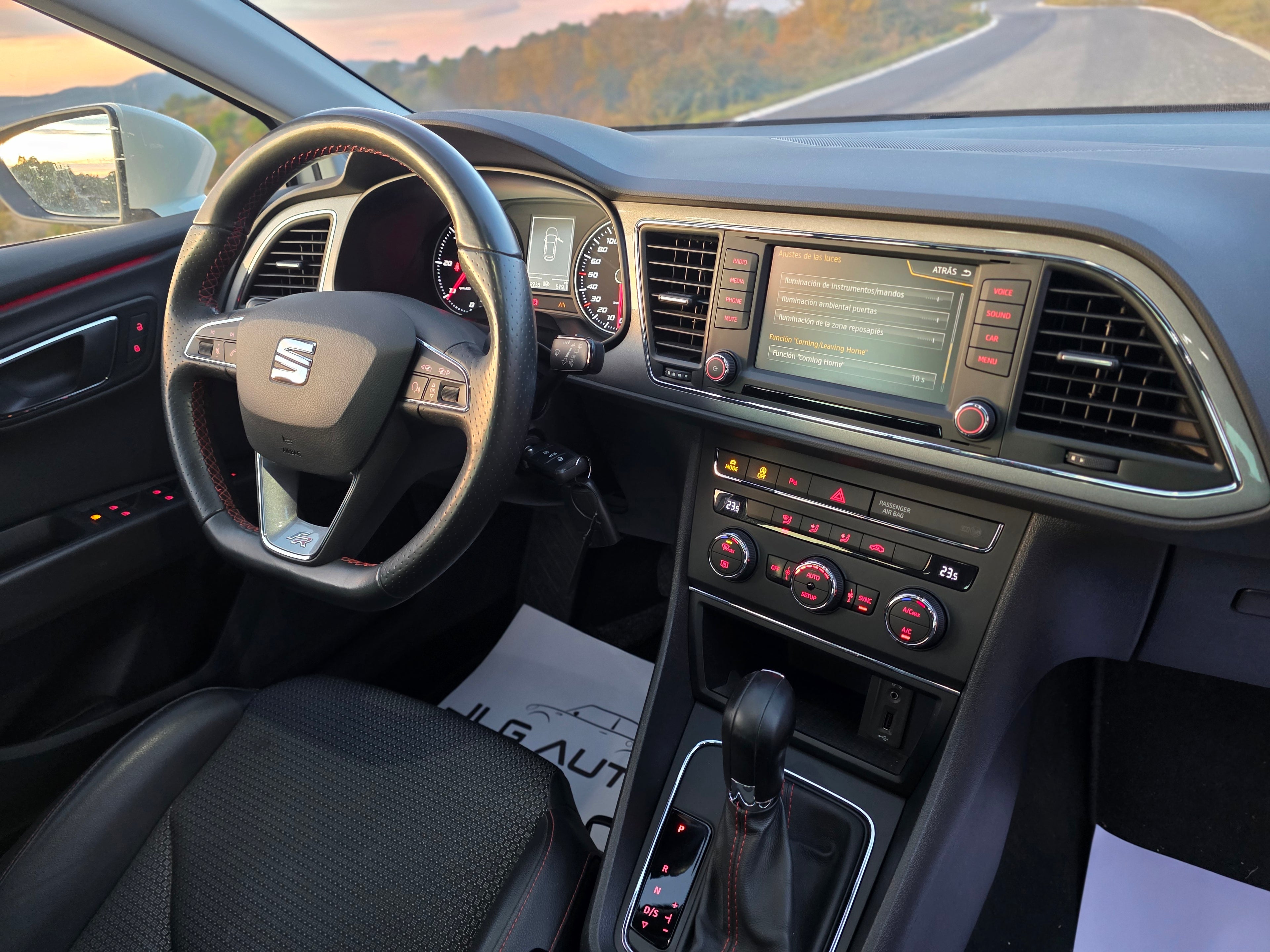 SEAT León 2.0 TDI DSG · Full LED · Techo Solar · 2015