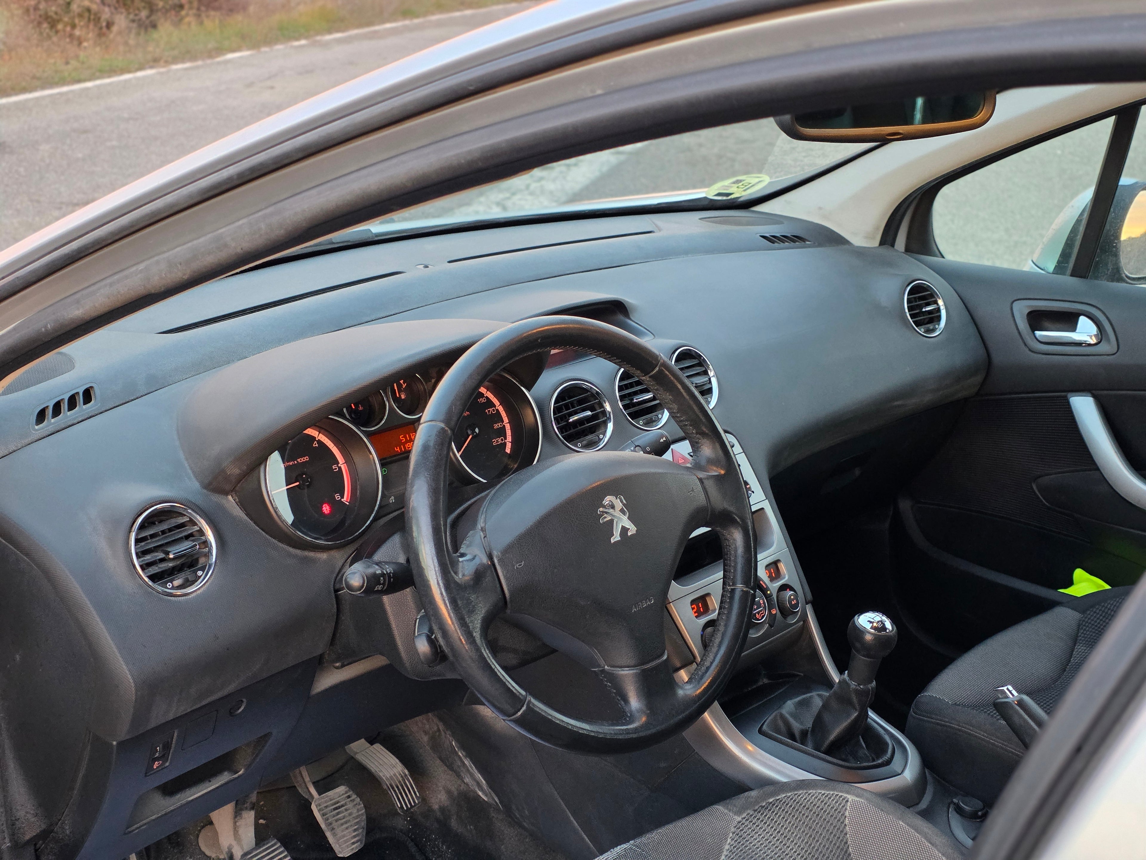 Peugeot 308 1.6 HDi 92 CV – Año 2011