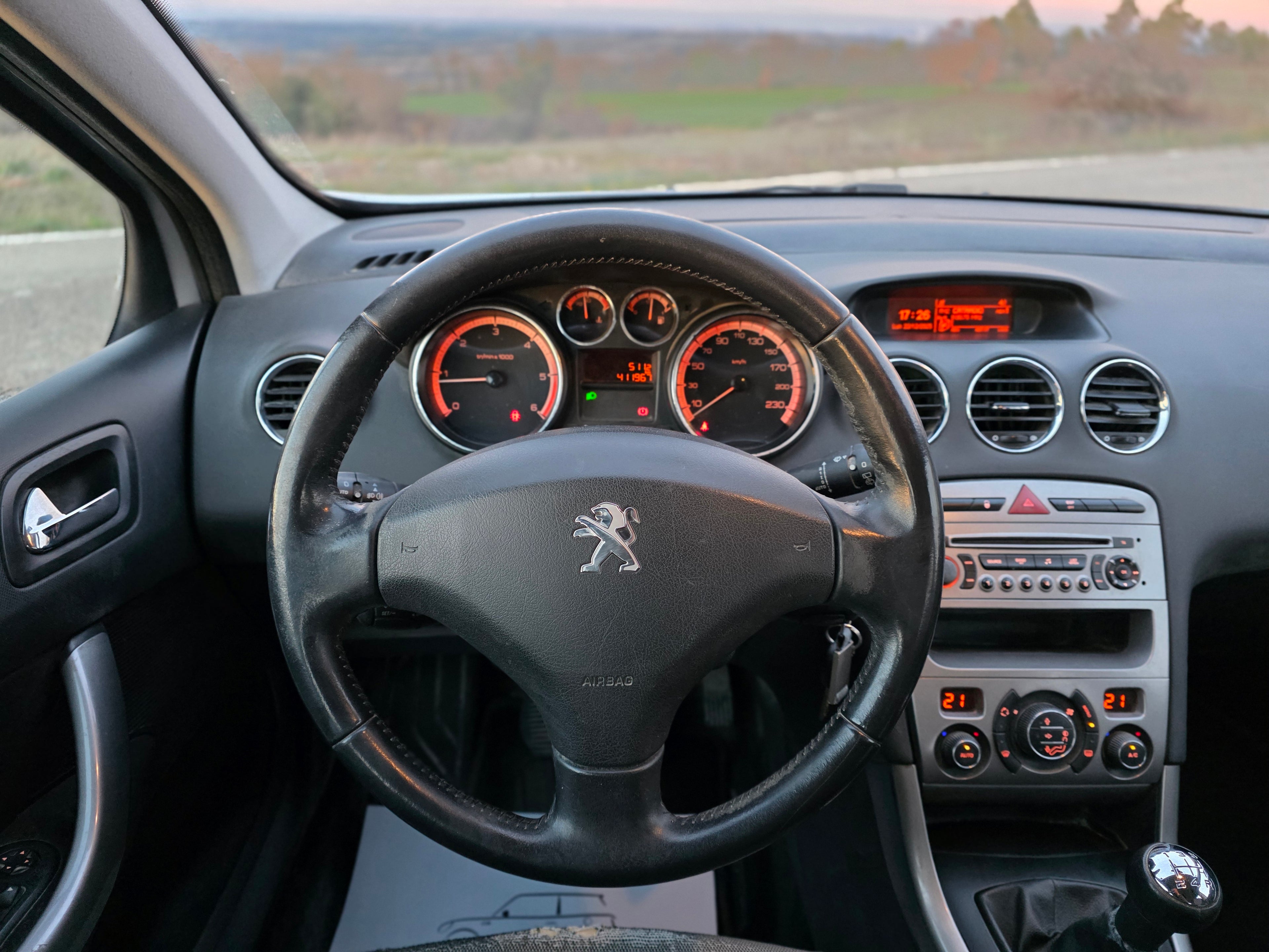 Peugeot 308 1.6 HDi 92 CV – Año 2011