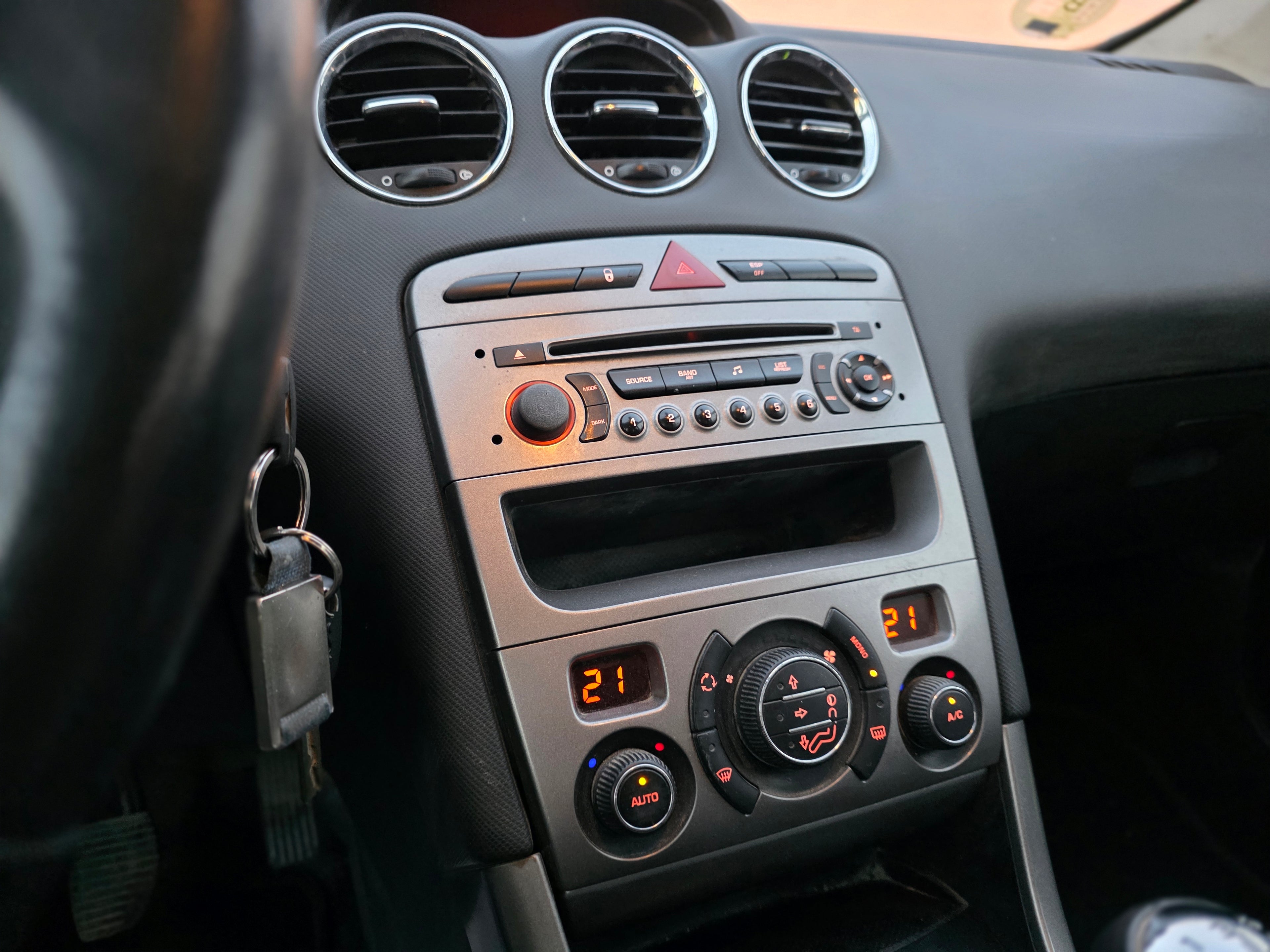 Peugeot 308 1.6 HDi 92 CV – Año 2011