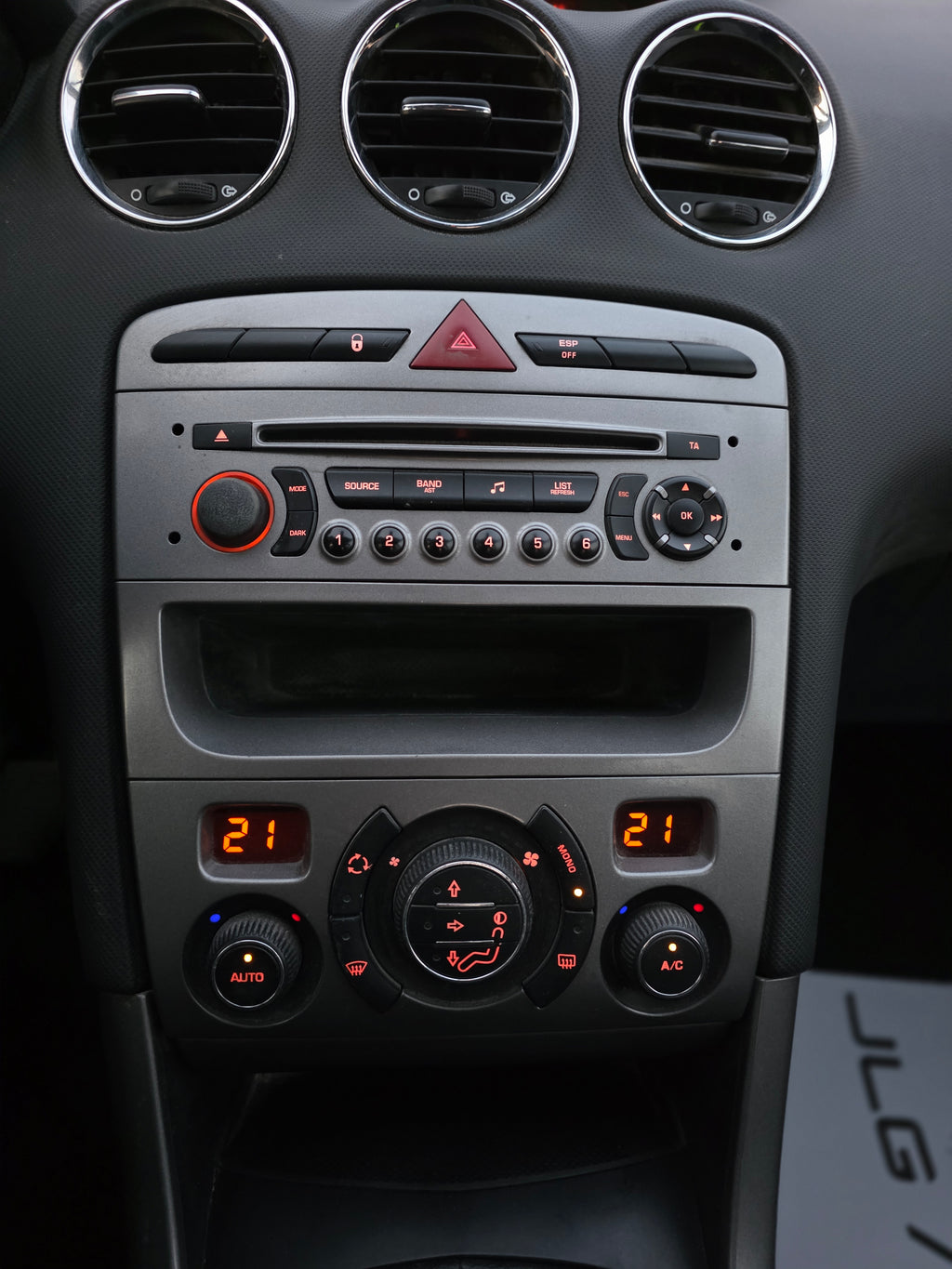 Peugeot 308 1.6 HDi 92 CV – Año 2011