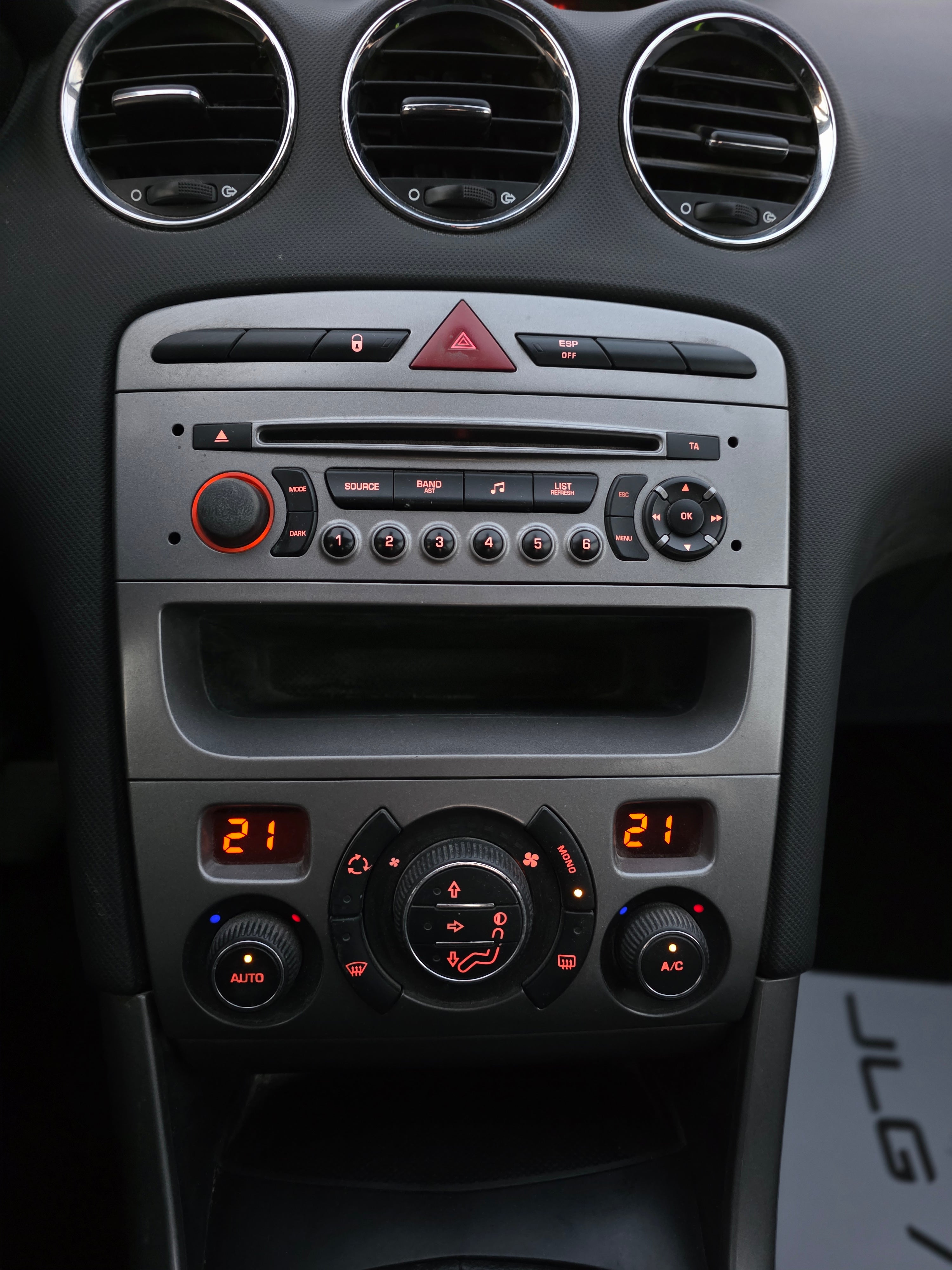 Peugeot 308 1.6 HDi 92 CV – Año 2011