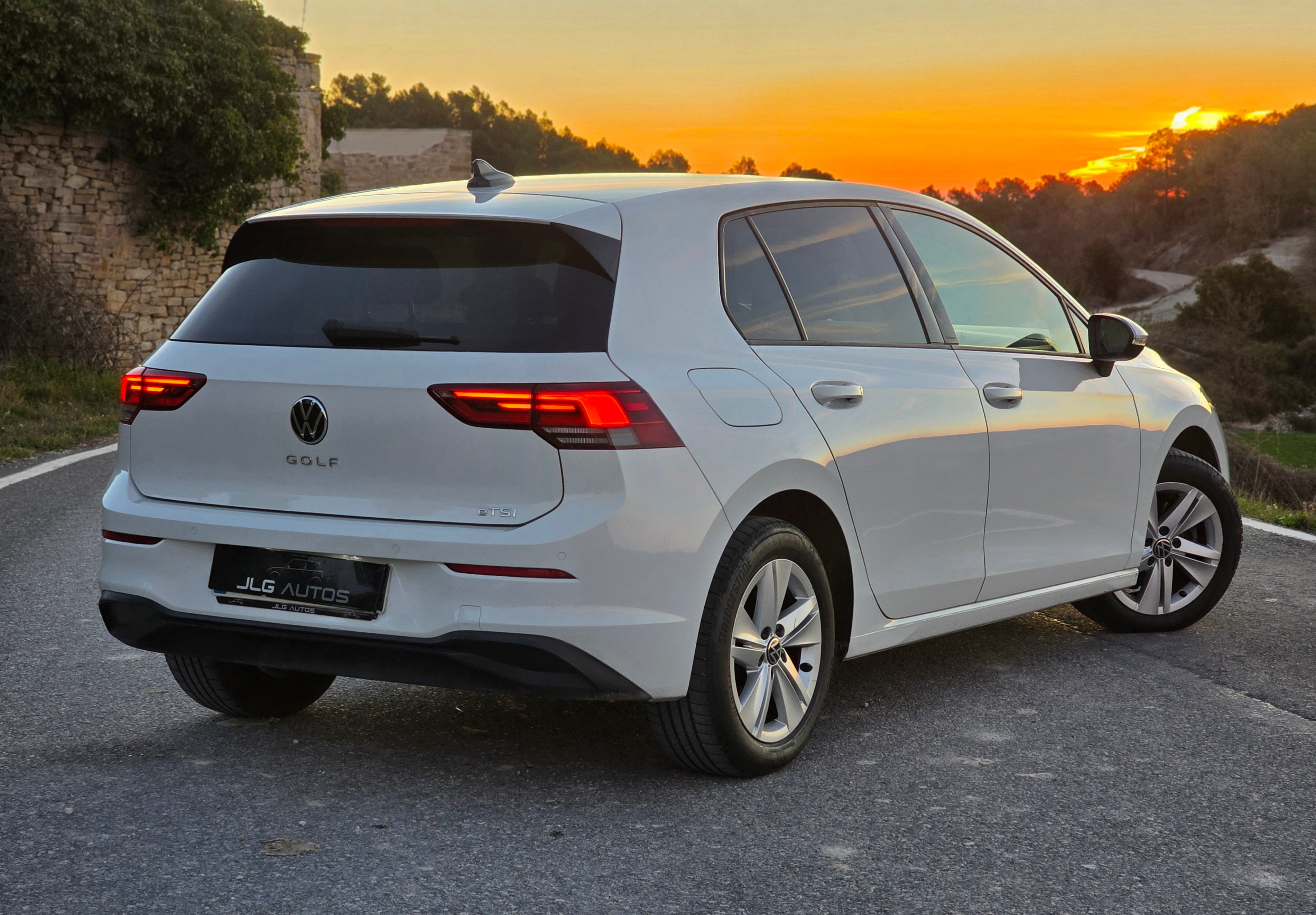 Volkswagen Golf VIII 1.0 eTSI 110CV DSG Life – 2022 – Nacional – Híbrido 48V