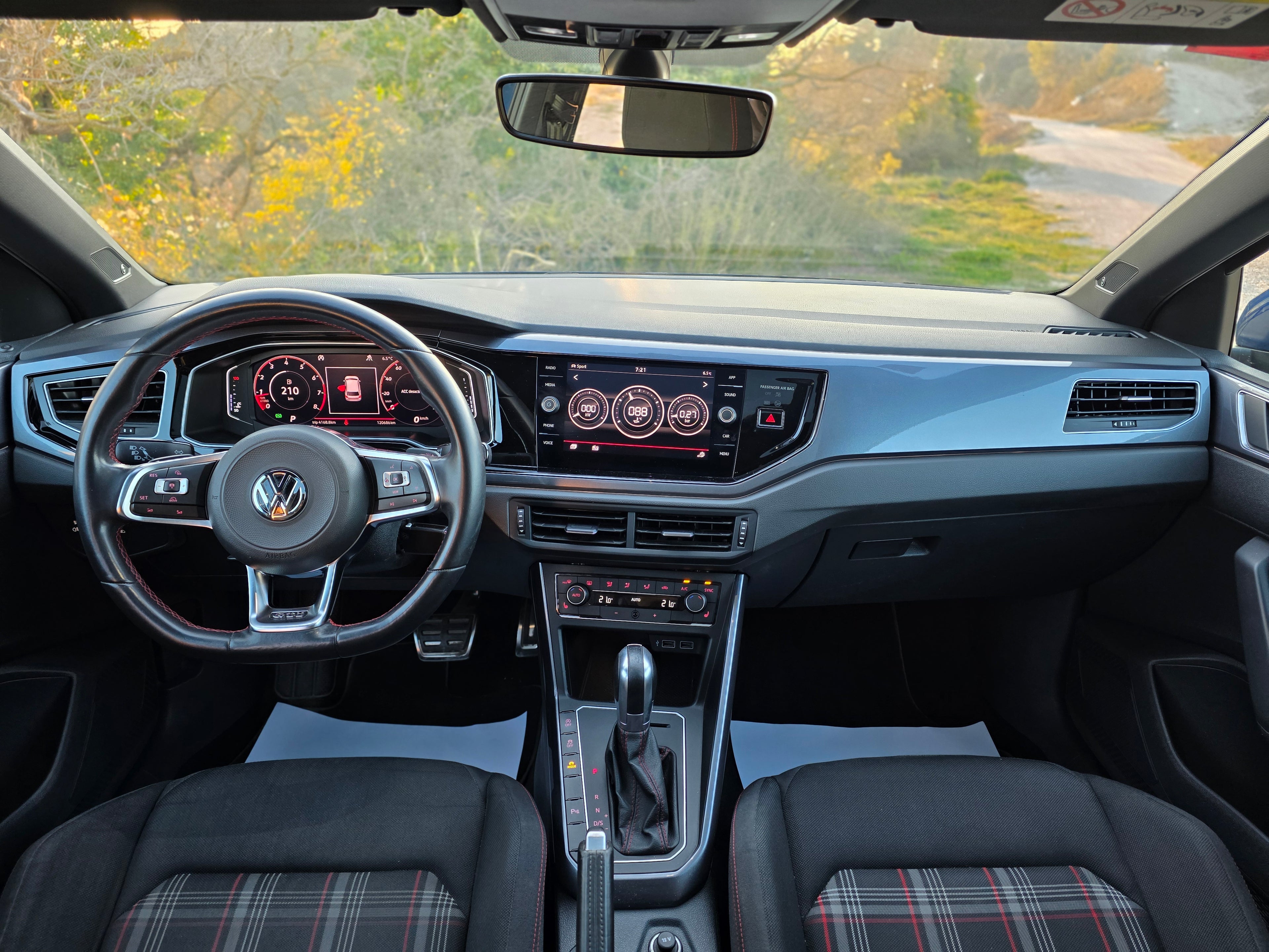 Volkswagen Polo GTI 2.0 TSI 200CV DSG – Nacional – Techo – Beats – 18”